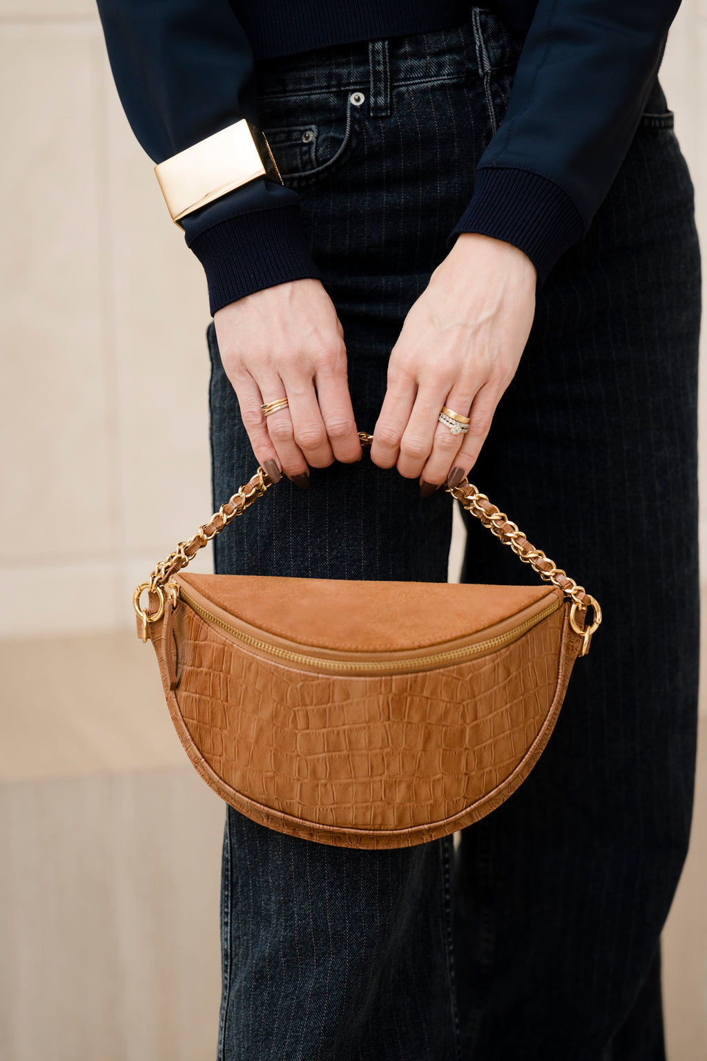 Pochete Helena – Couro Croco & Camurça Caramelo