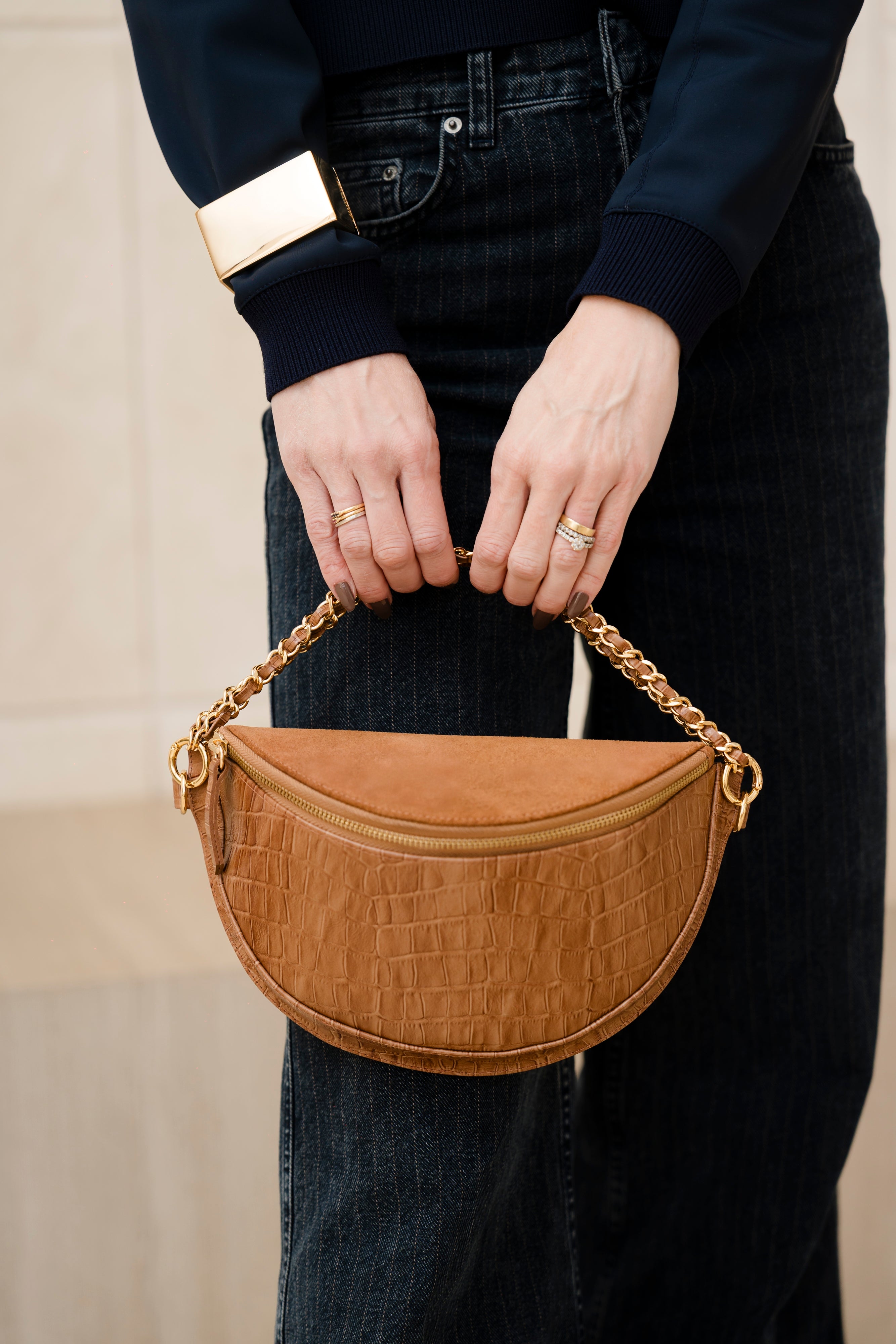 Pochete Helena – Couro Croco & Camurça Caramelo