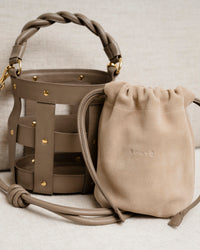 Bolsa Lira Couro na Cor Fendi e Camurça na Cor Areia