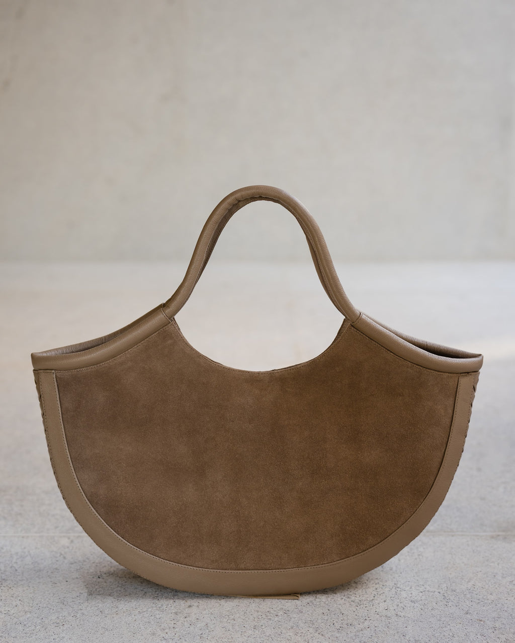 PRÉ-VENDA | ENVIOS A PARTIR DE 16/11 | Bolsa Vanessa - Camurça Fendi & Couro Fendi