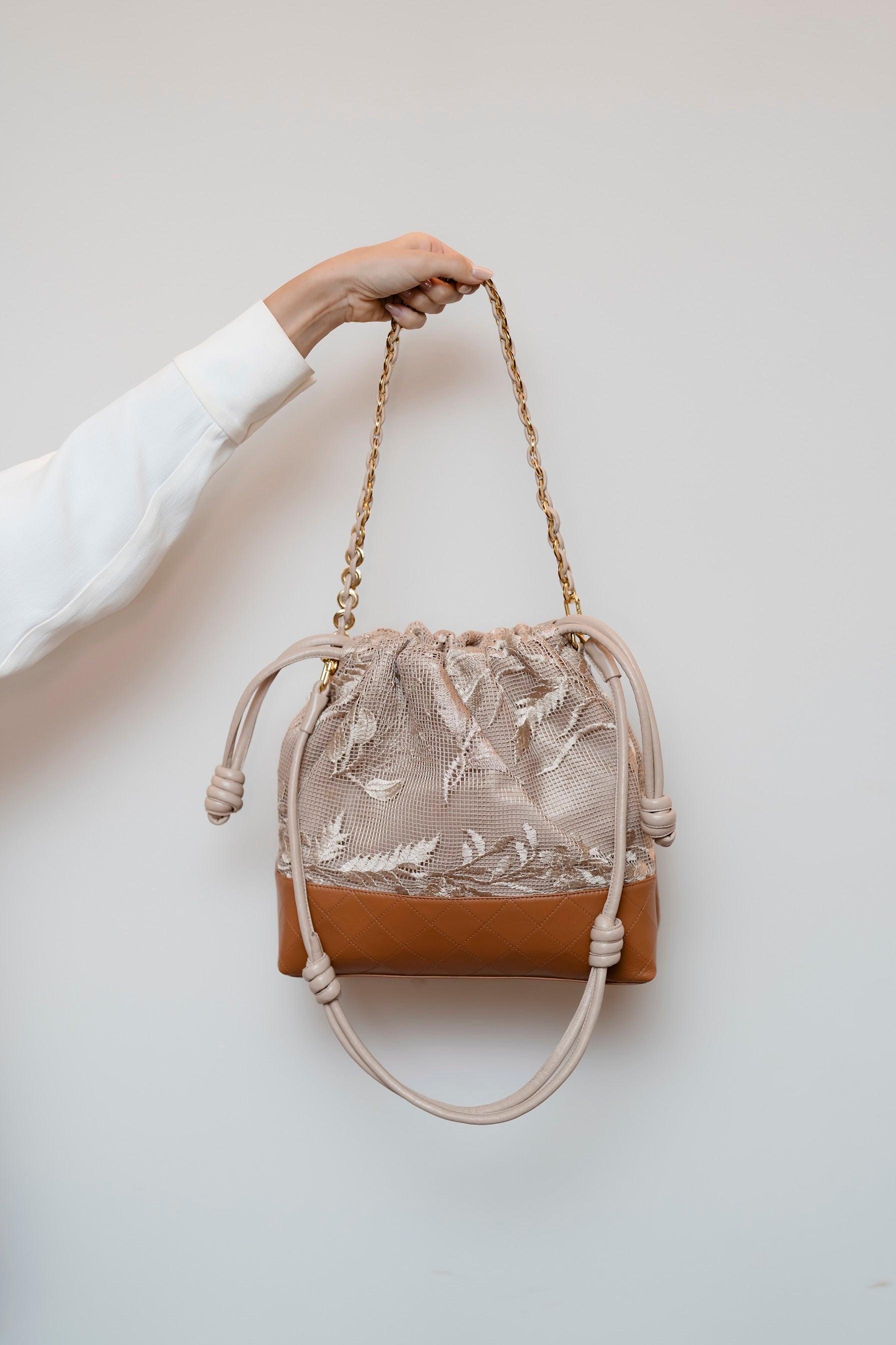 Bolsa Silvia Couro Caramelo e Renda