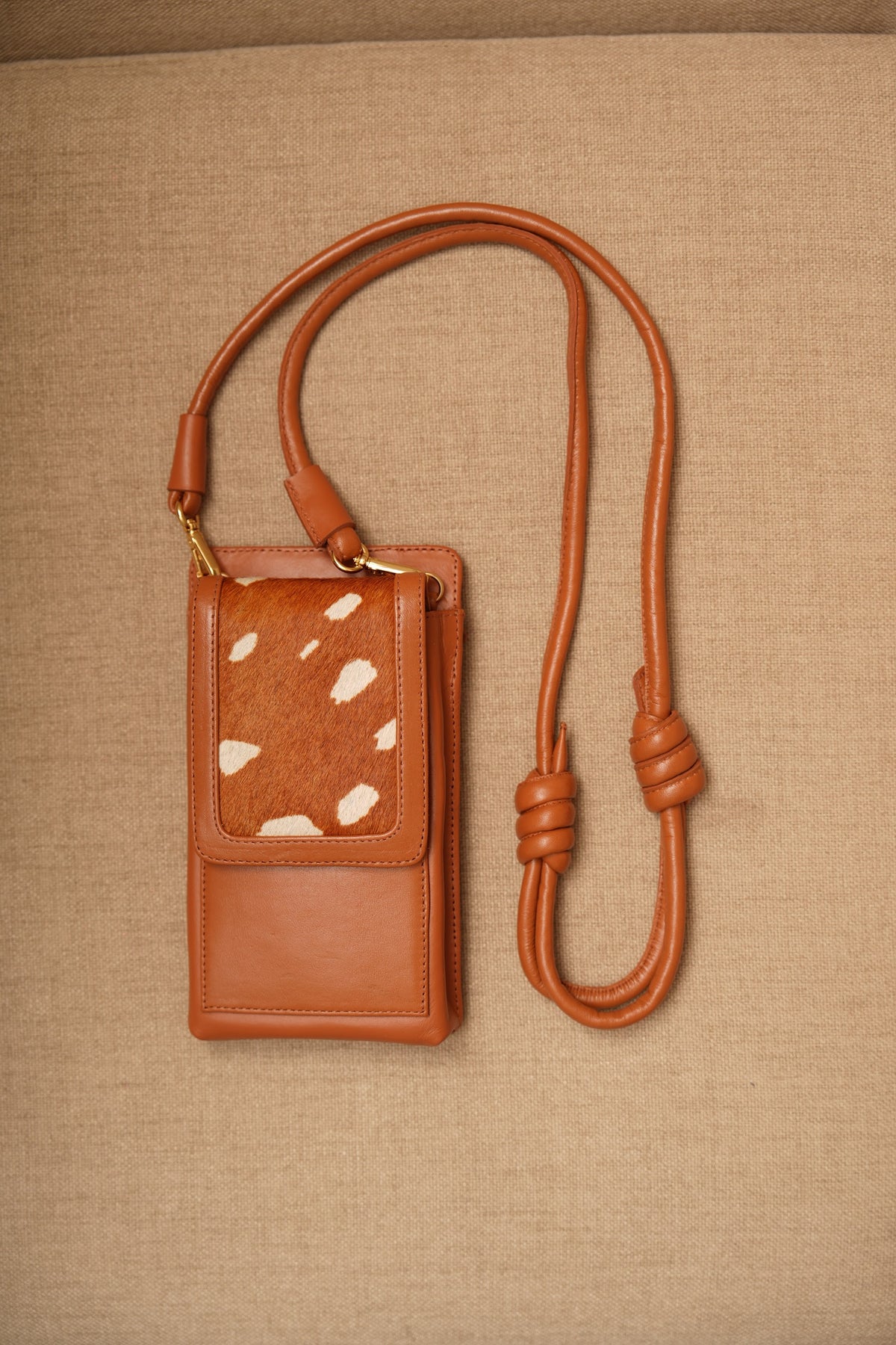 Bolsa Maria Lúcia - Couro Caramelo e Pelo Bambi