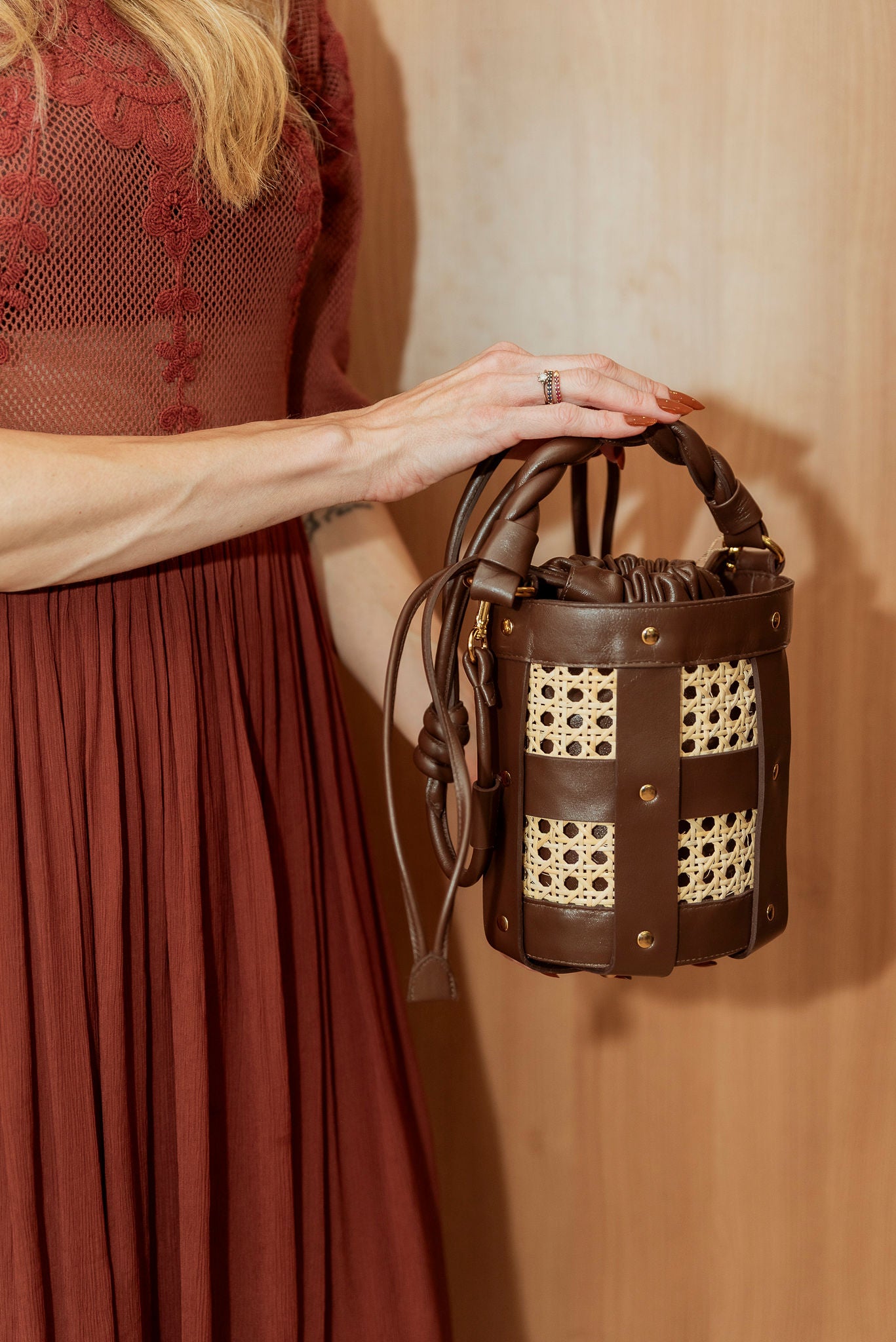 Bolsa Lira Couro na Cor Brown com Palha Italiana