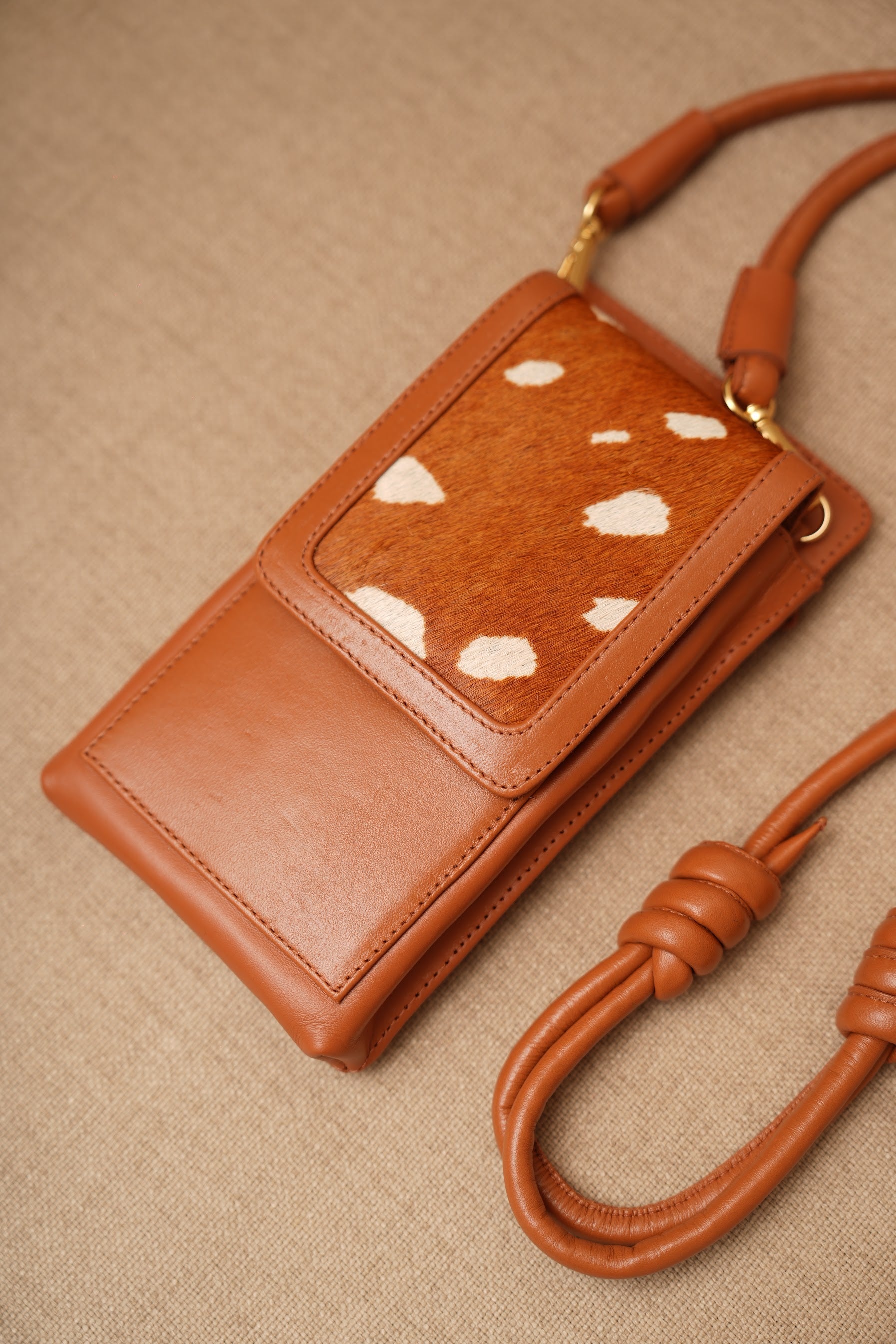 Bolsa Maria Lúcia - Couro Caramelo e Pelo Bambi