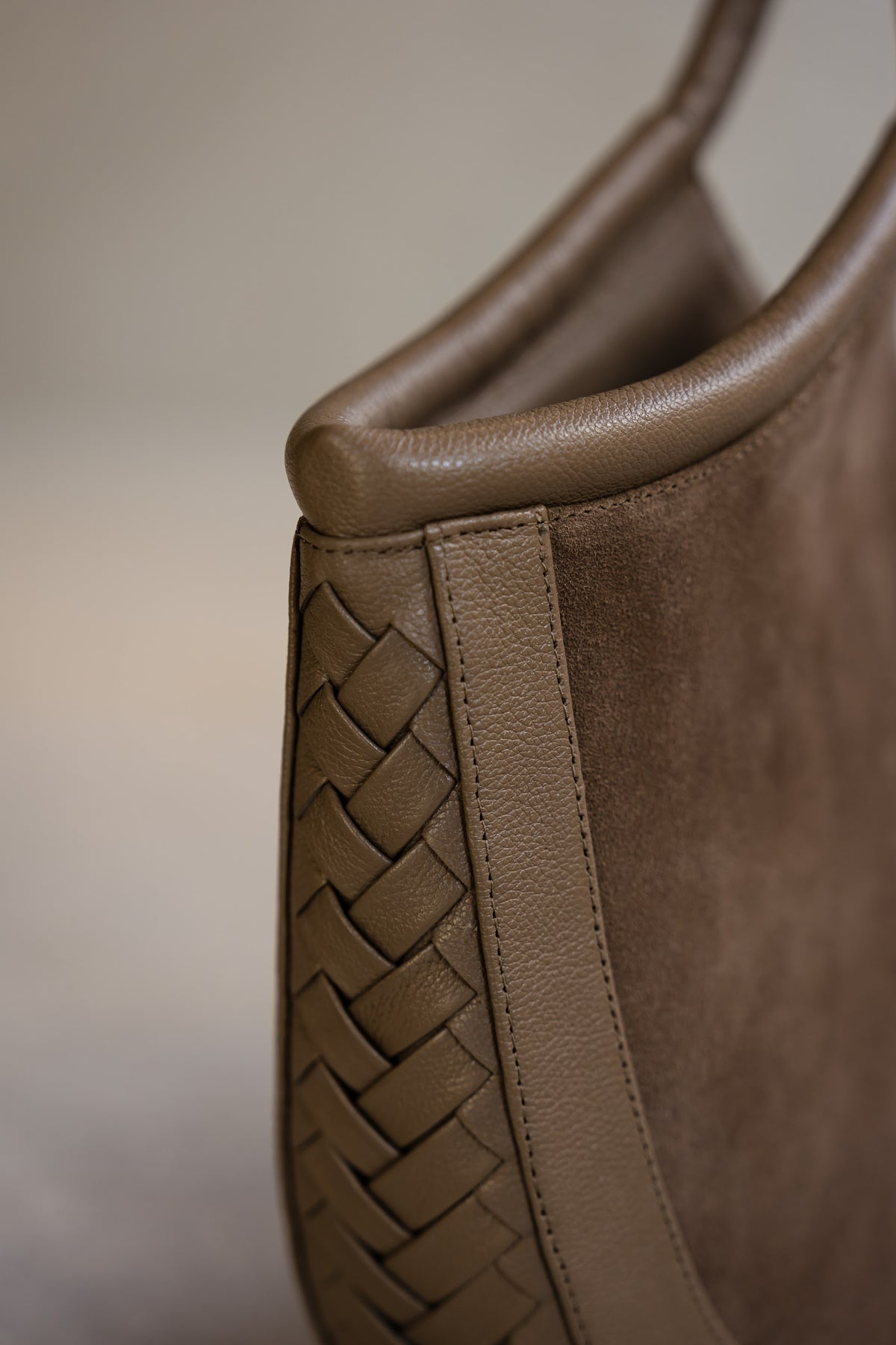 PRÉ-VENDA | ENVIOS A PARTIR DE 16/11 | Bolsa Vanessa - Camurça Fendi & Couro Fendi