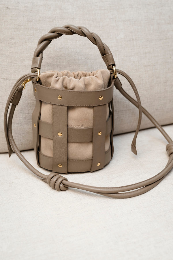 Bolsa Lira Couro na Cor Fendi e Camurça na Cor Areia