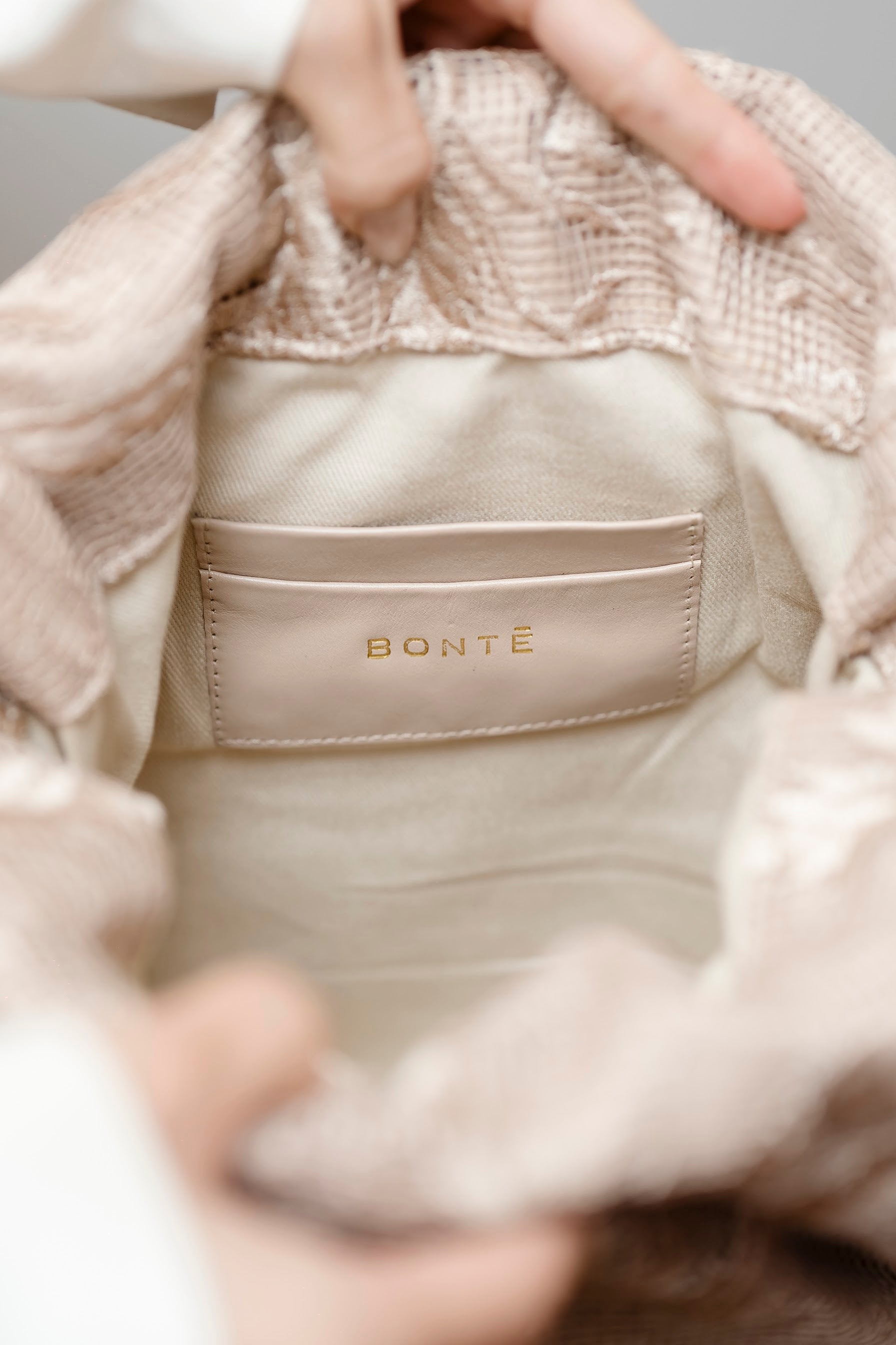 Bolsa Silvia Couro Caramelo e Renda