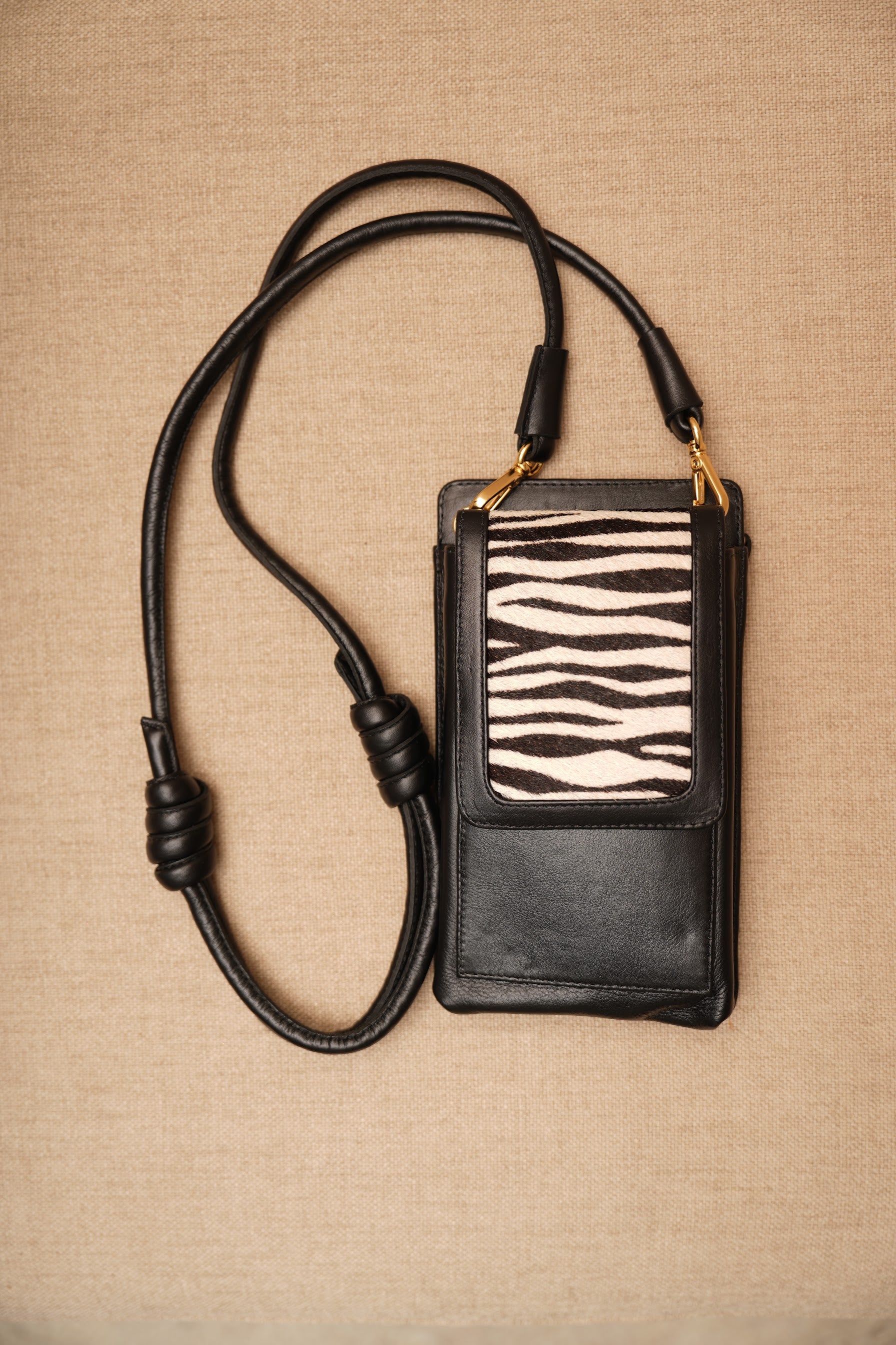 Bolsa Maria Lúcia - Couro Preto e Pelo Zebra