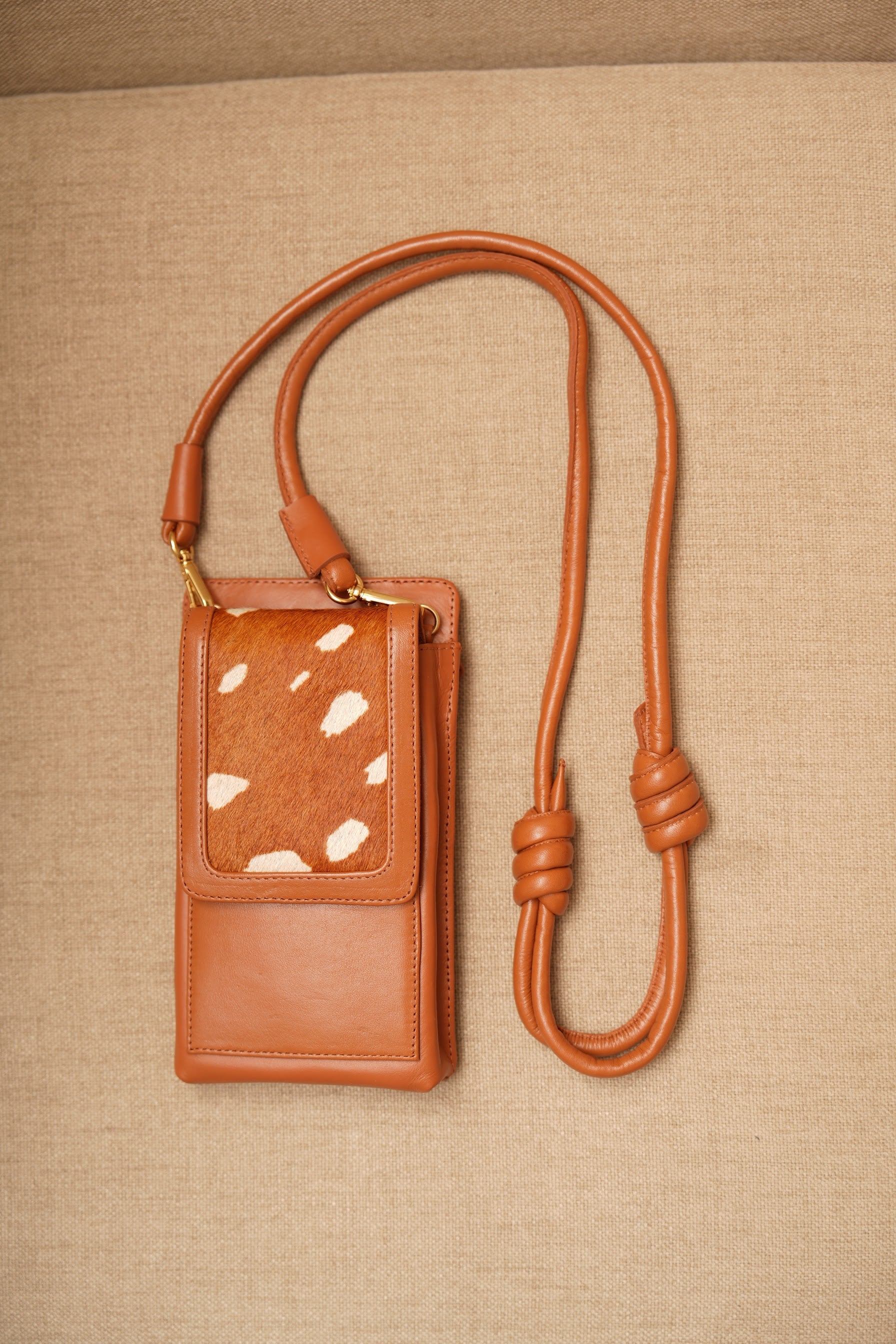 Bolsa Maria Lúcia - Couro Caramelo e Pelo Bambi