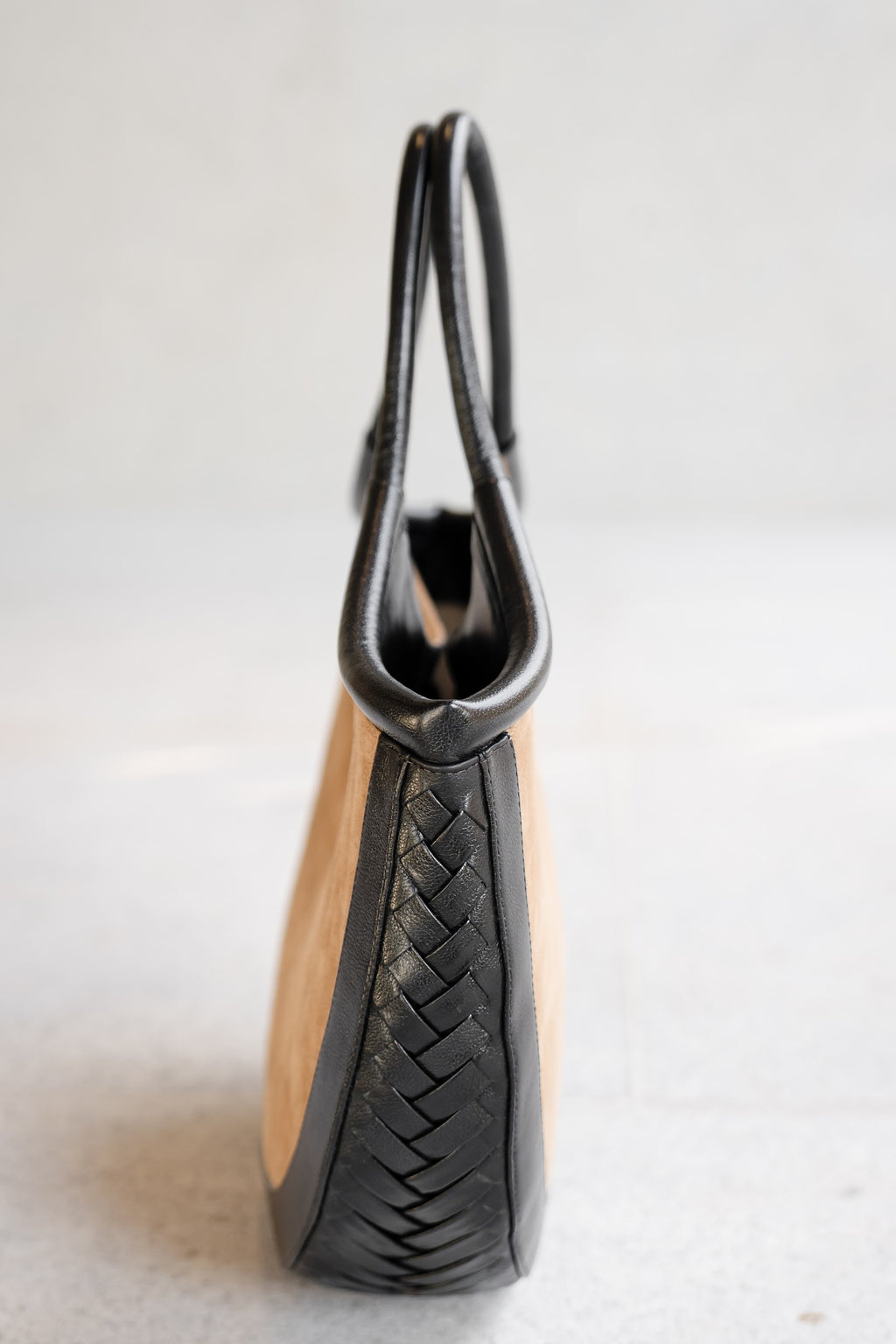 Bolsa Vanessa - Camurça Tan & Couro Preto
