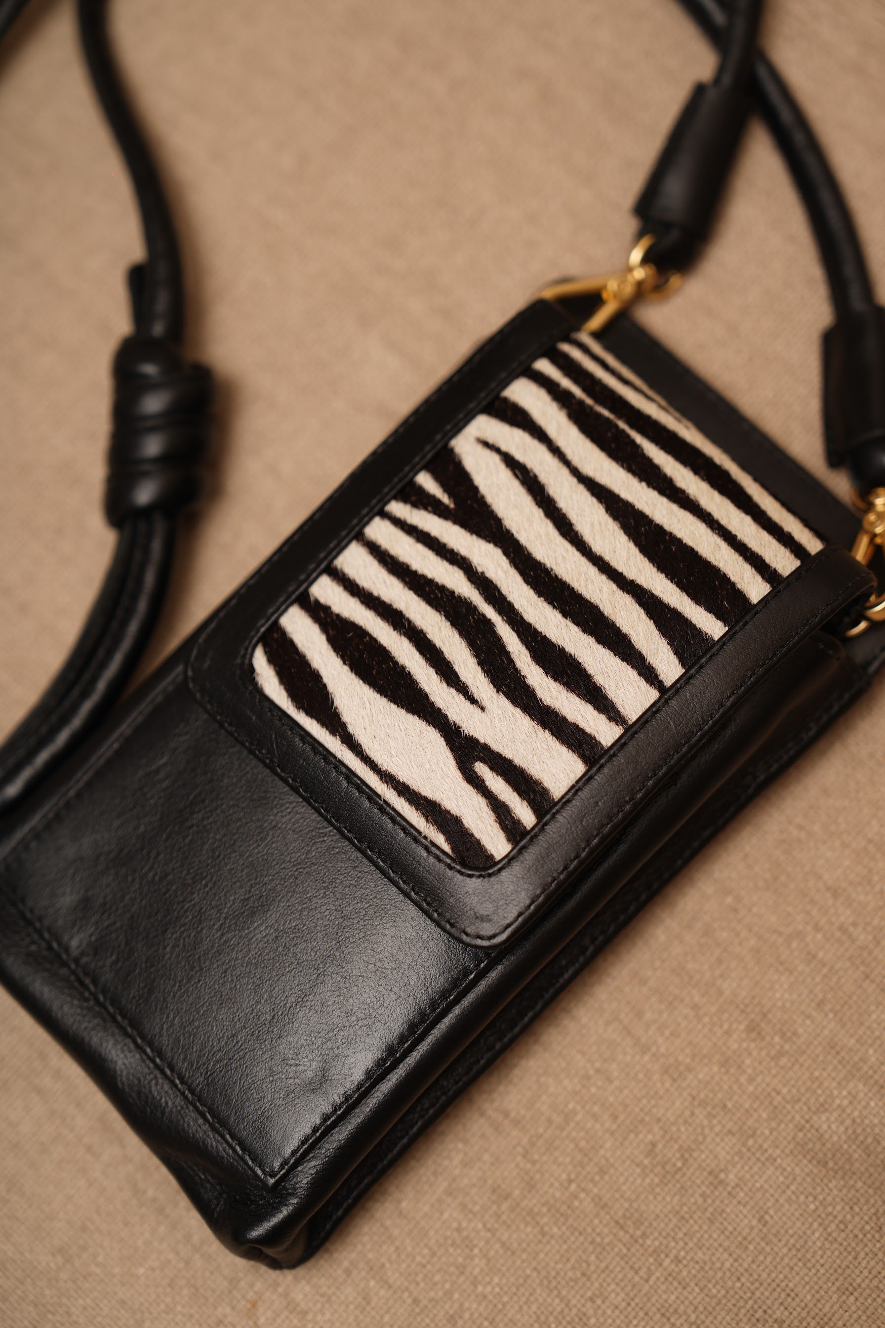 Bolsa Maria Lúcia - Couro Preto e Pelo Zebra