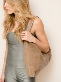 Bolsa Carolina Couro e Camurça na cor Cinza Grafite