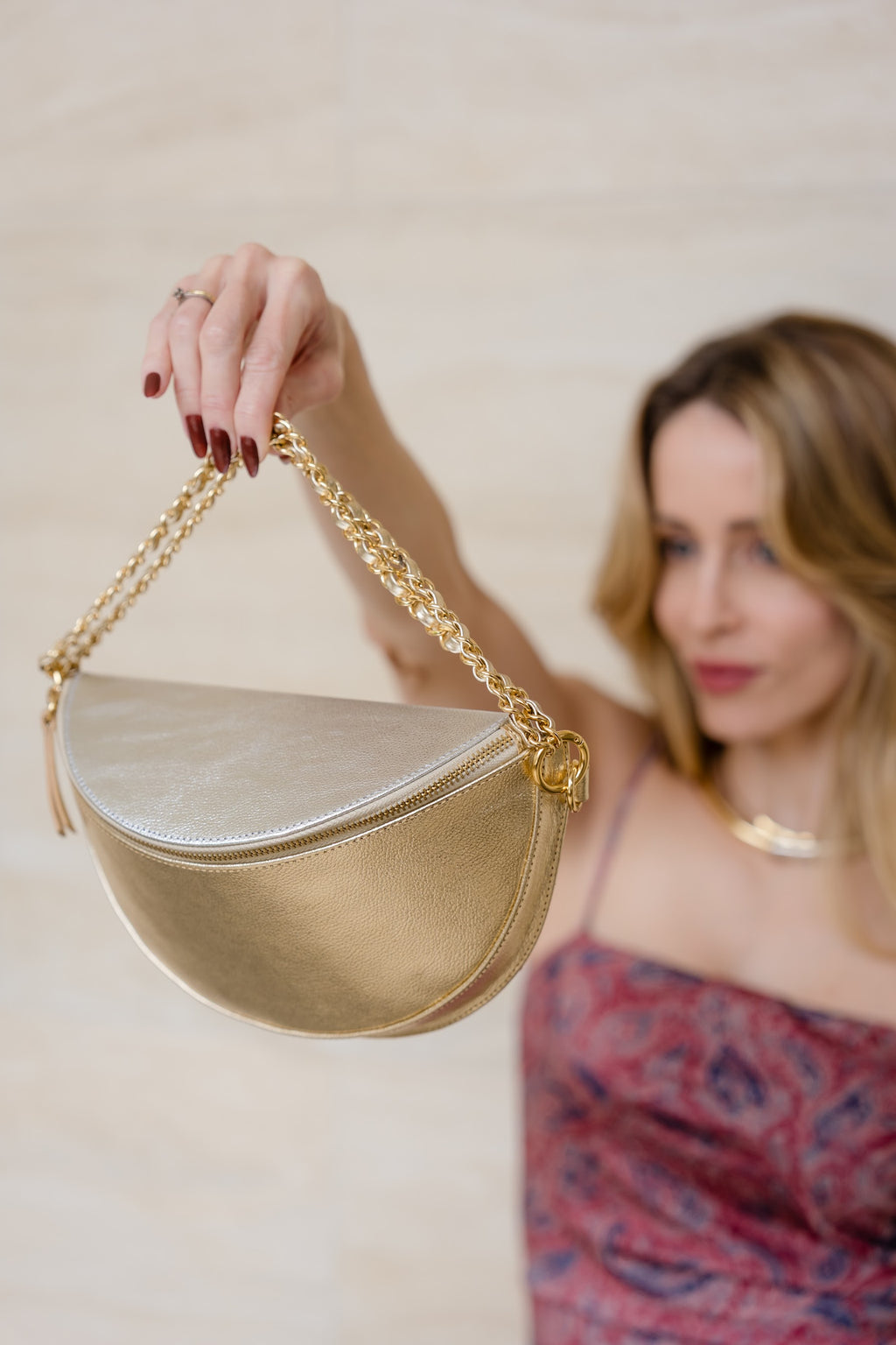 Pochete Helena – Couro Metalizado Prata e Ouro Light