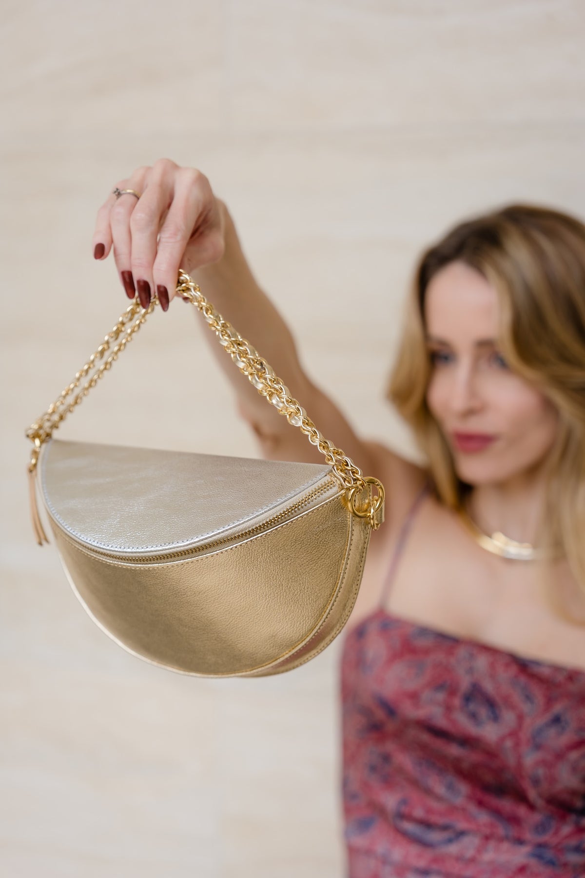 Pochete Helena – Couro Metalizado Prata e Ouro Light
