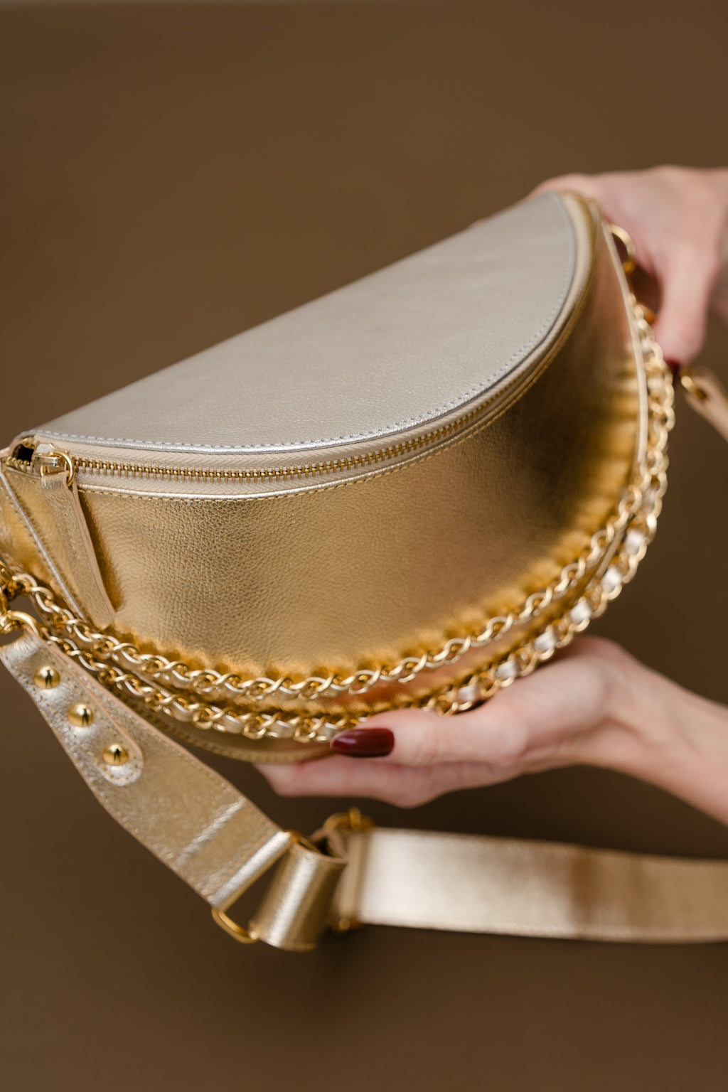 Pochete Helena – Couro Metalizado Prata e Ouro Light