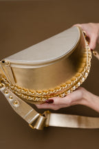 Pochete Helena – Couro Metalizado Prata e Ouro Light