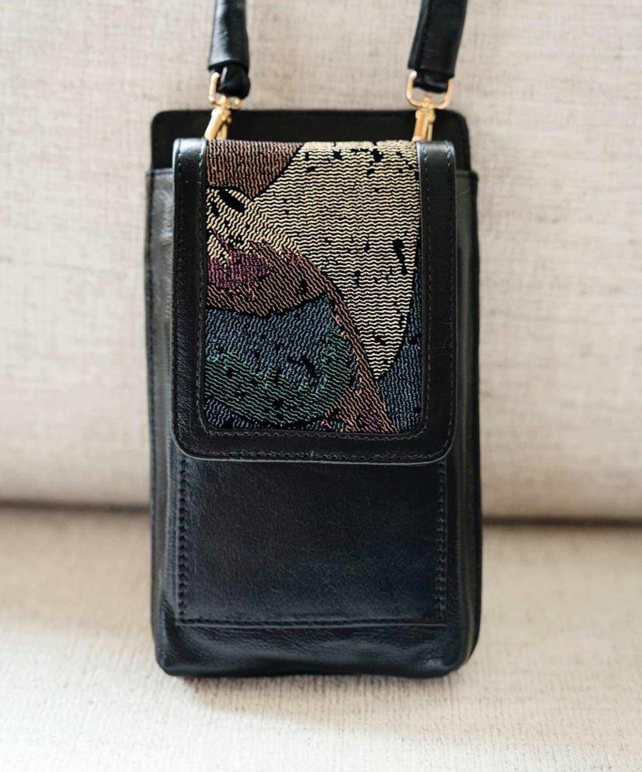 Bolsa Maria Lúcia -Couro Preto Intenso com Tecido Velvet Jacquard