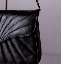 Bolsa Maíza Couro na Cor Preto Intenso