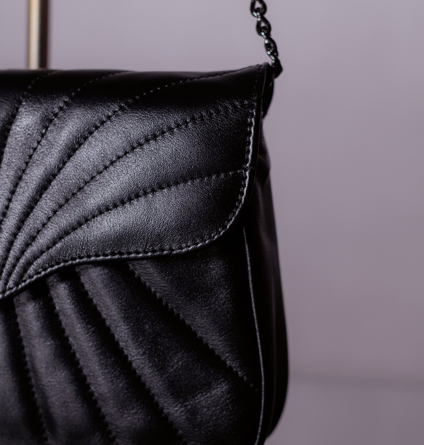 Bolsa Maíza Couro na Cor Preto Intenso