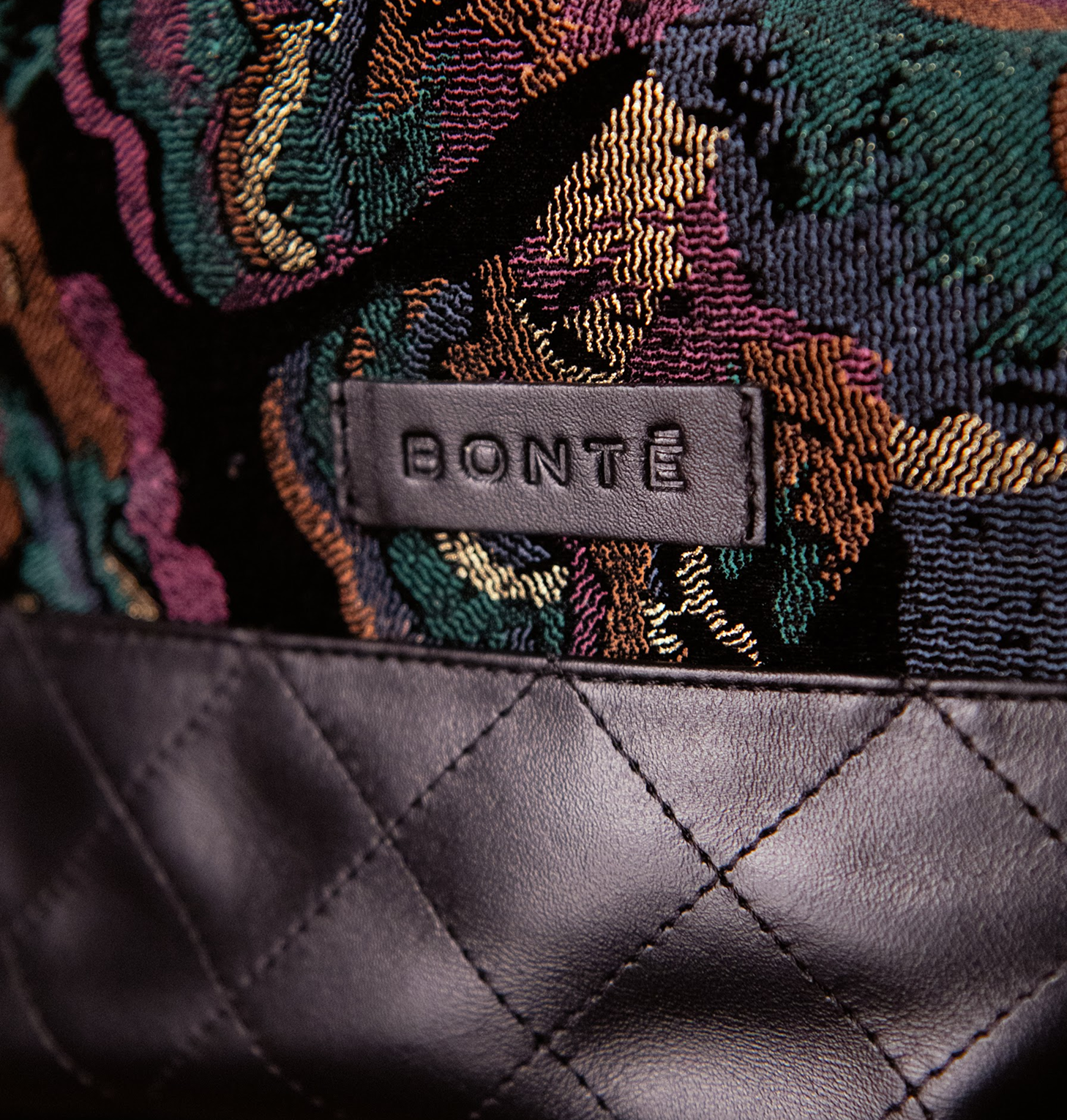 Bolsa Silvia Tecido Velvet Jacquard com Couro Preto Intenso