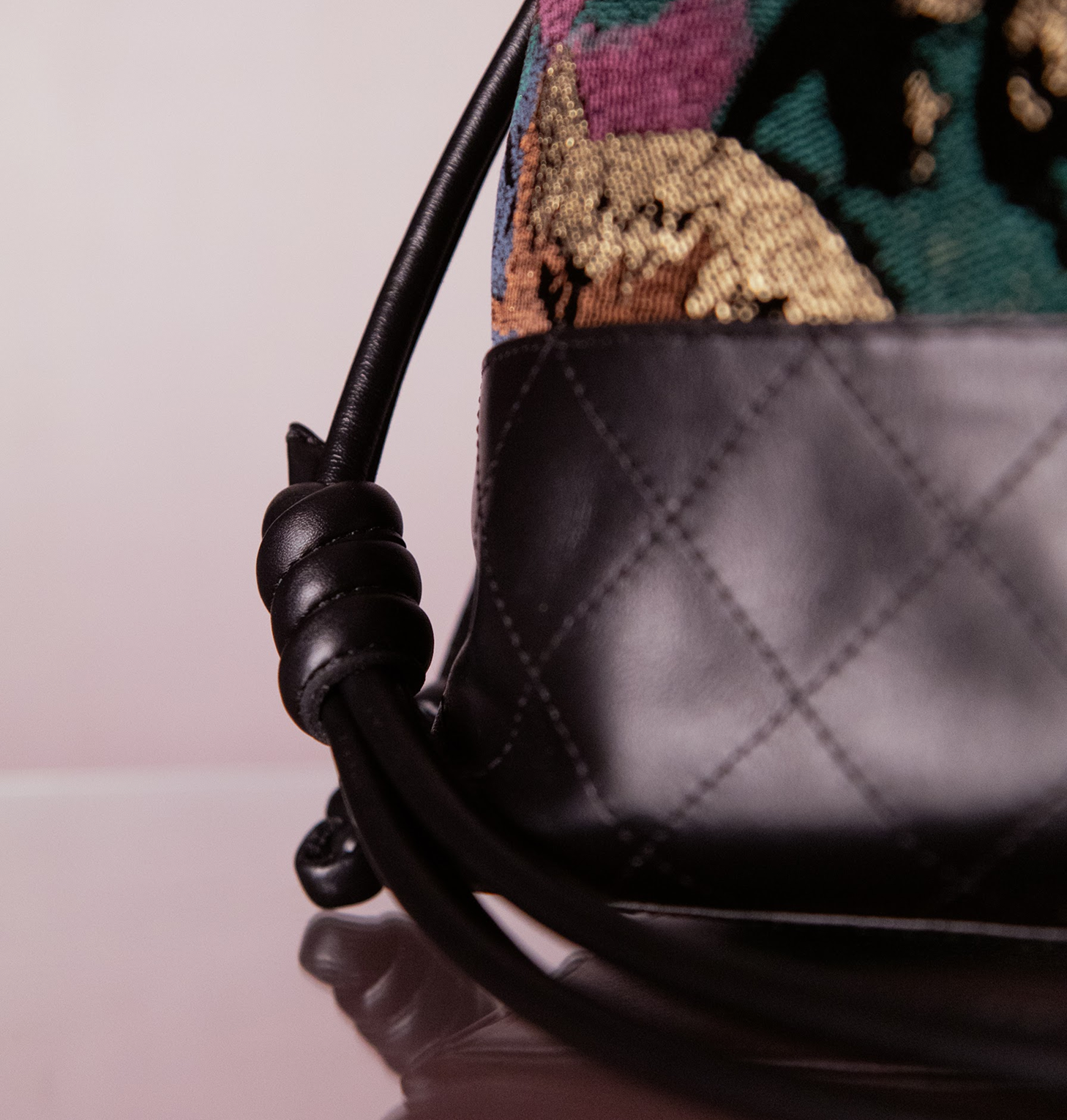 Bolsa Silvia Tecido Velvet Jacquard com Couro Preto Intenso