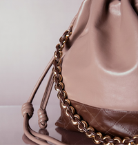 Bolsa Silvia Couro Cinza grafite com Couro na Cor Brown