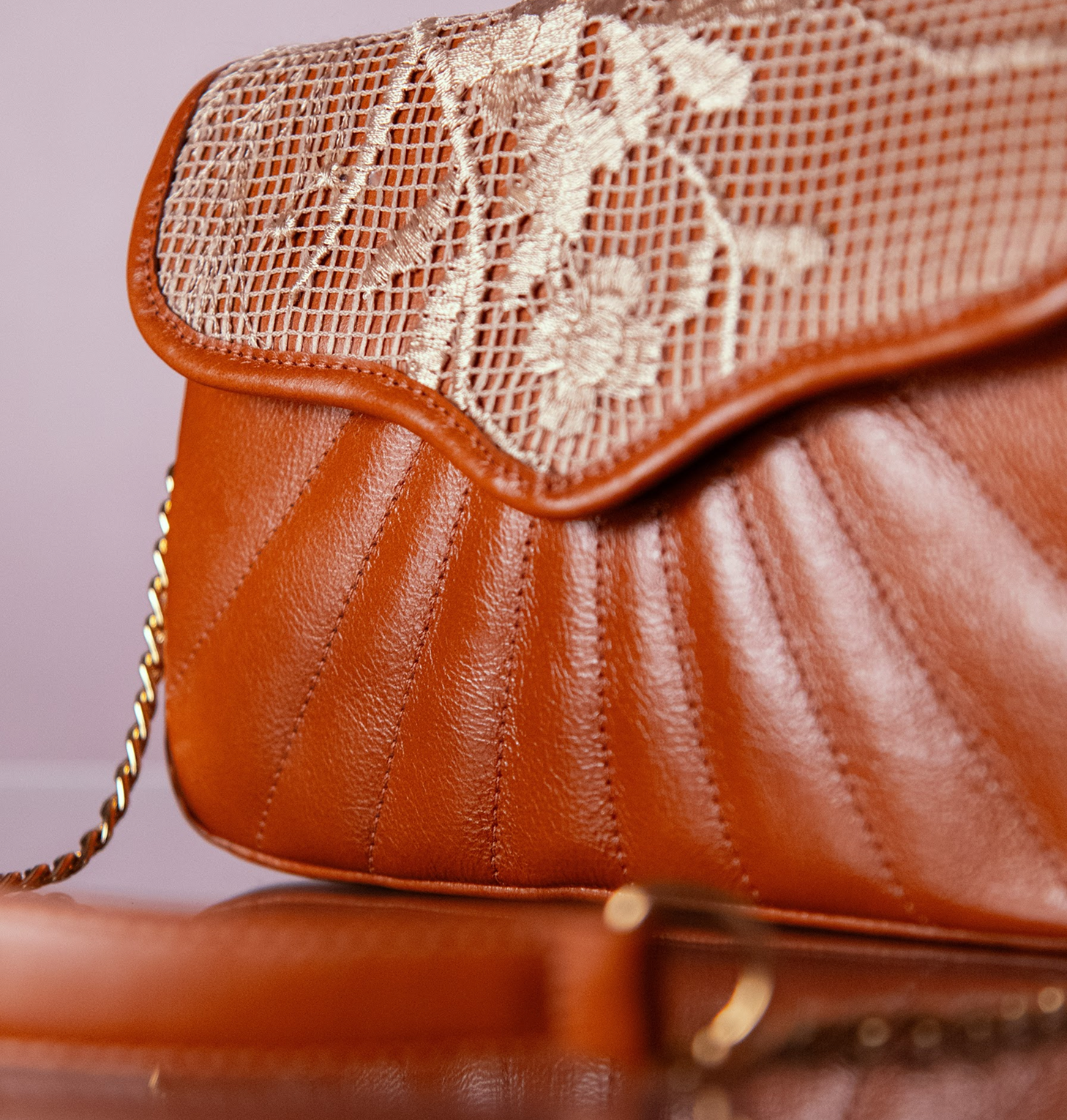 Bolsa Maíza Tecido Renda com Couro Caramel