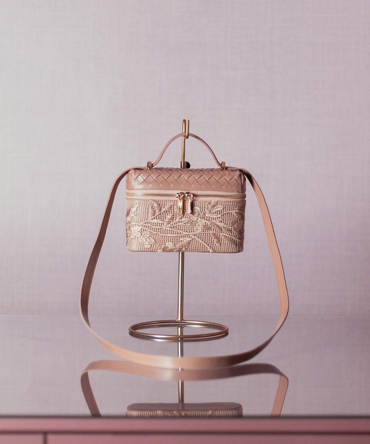 Bolsa Luana Couro na Cor Areia com Tecido de Renda