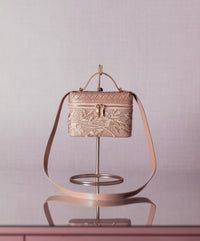 Bolsa Luana Couro na Cor Areia com Tecido de Renda