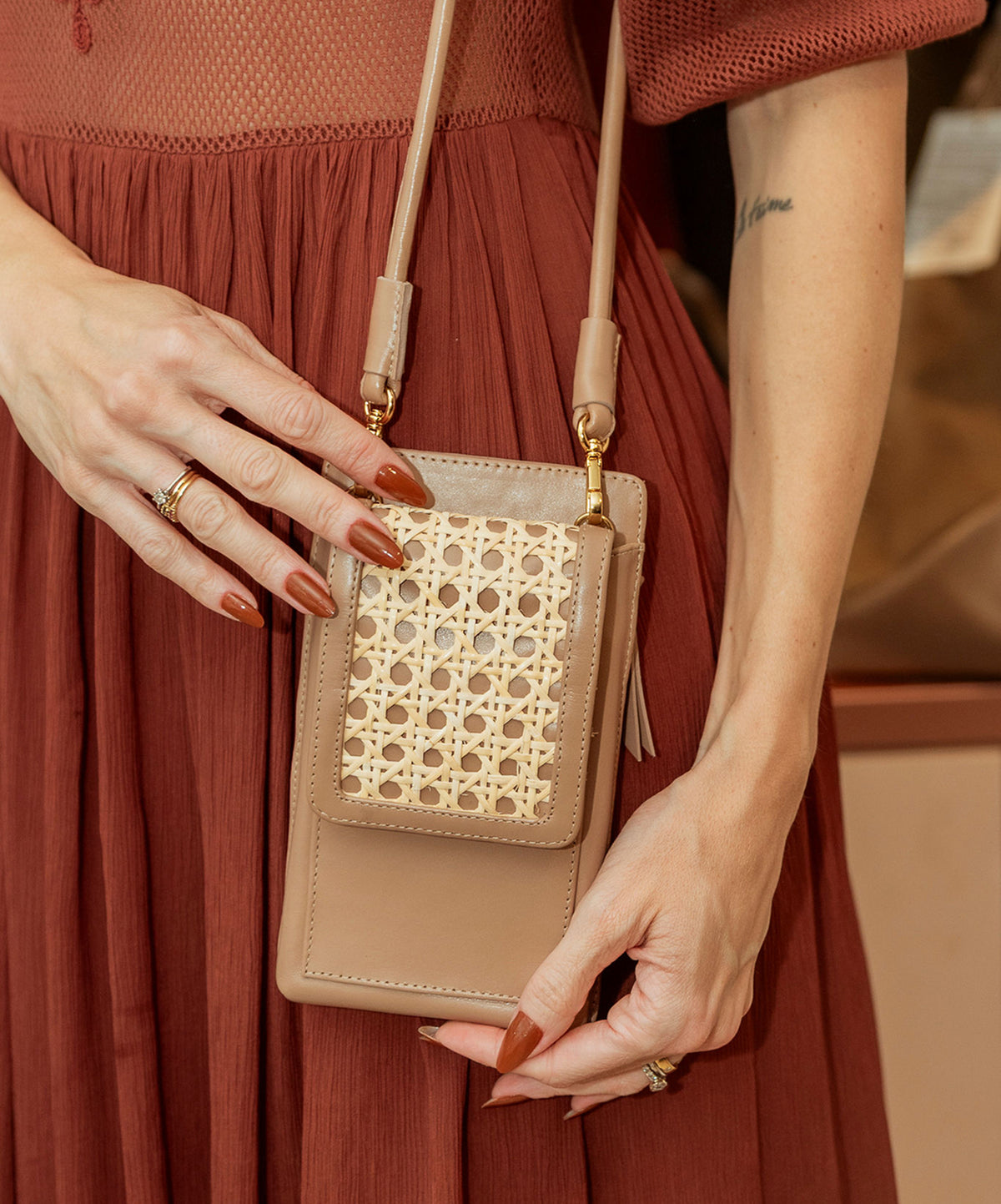 Bolsa Maria Lúcia Couro Areia com Palha Italiana