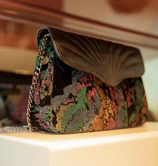 Bolsa Maíza Couro Preto Intenso com Tecido Velvet Jacquard