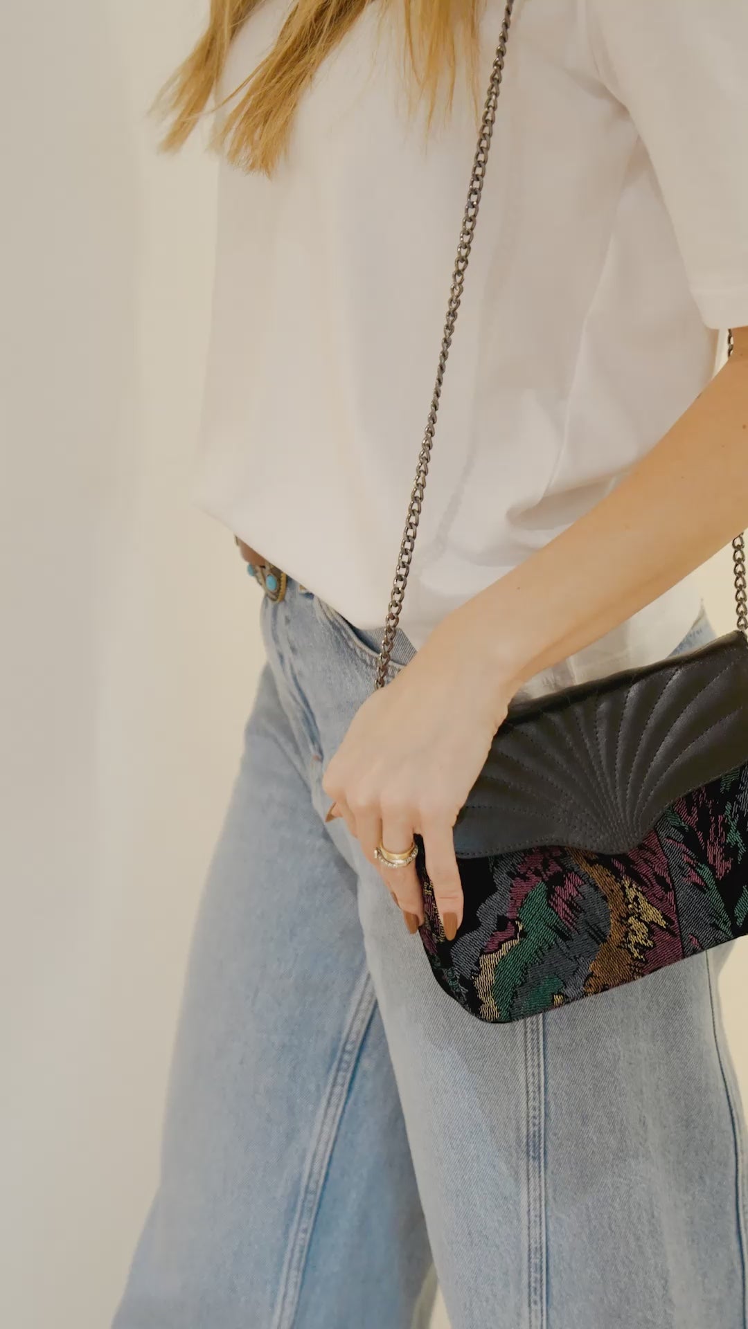 Bolsa Maíza Couro Preto Intenso com Tecido Velvet Jacquard