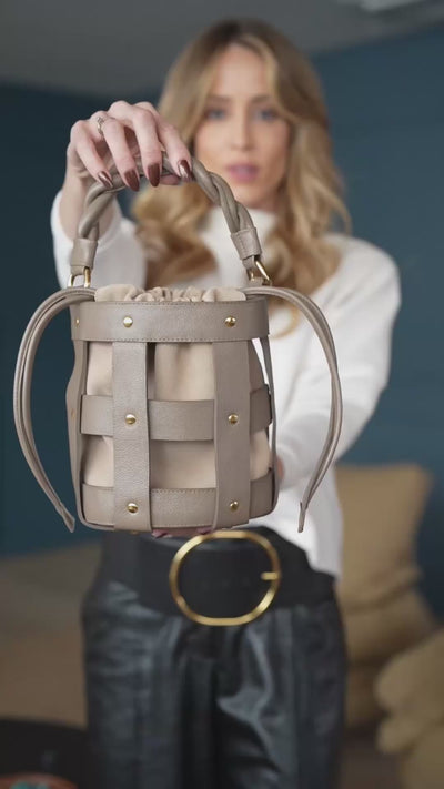 Vídeo do produto Bolsa Lira Couro na Cor Fendi e Camurça na Cor Areia