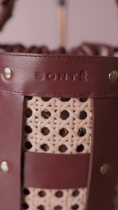 Vídeo do produto Bolsa Lira Couro na Cor Bordô